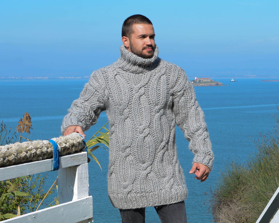 Huge Cable Knit Wool Sweater – Chunky Hand-Knitted Gray Pullover T661M