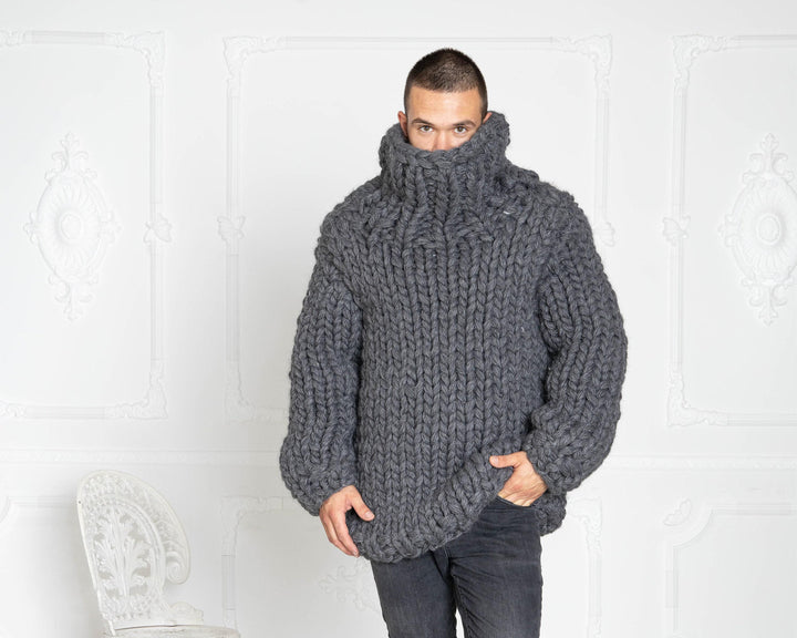 12-Strand Chunky Knit Wool Sweater – Hand-Knitted Gray Pullover T634M
