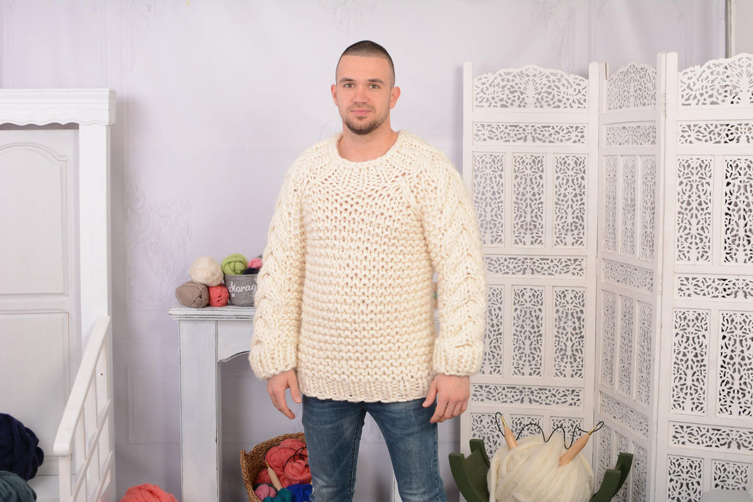 Hand-Knitted 5-Strand Wool Sweater – Soft Chunky Men’s Pullover T722M