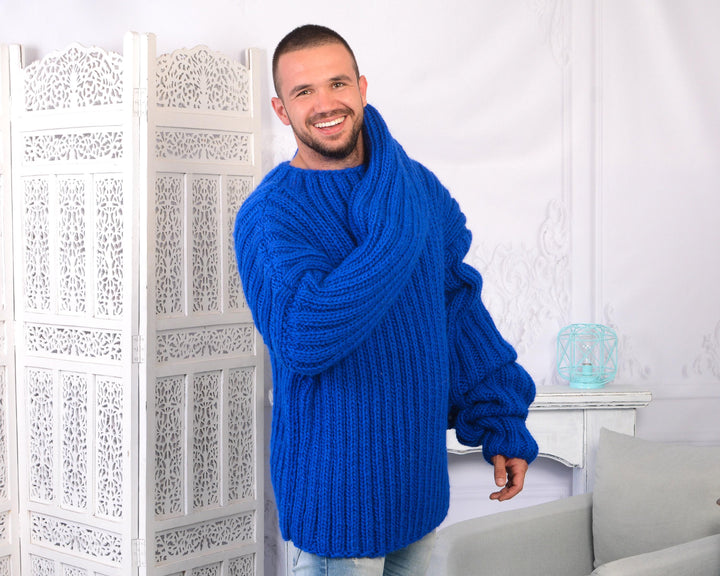 Men’s Ribbed Blue Wool Sweater – Hand-Knitted Chunky Pullover with Extra Long Sleeves T781M
