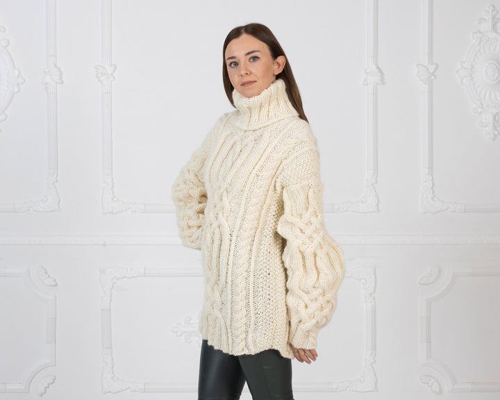 Cream Cable Knit Wool Sweater – Soft Hand-Knitted Woolen Pullover T971W