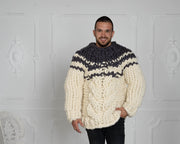 Pull en grosse maille tricoté main en laine gris et crème – Pull géant en mérinos pour homme T621M