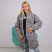 Grober Wollcardigan – handgestrickter Mantel aus 100 % Wolle im englischen Rippenmuster T1890