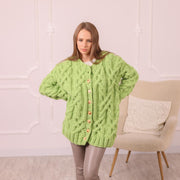 Grüne Strickjacke aus Wolle – handgestrickter, dicker Zopfstrickpullover T2007