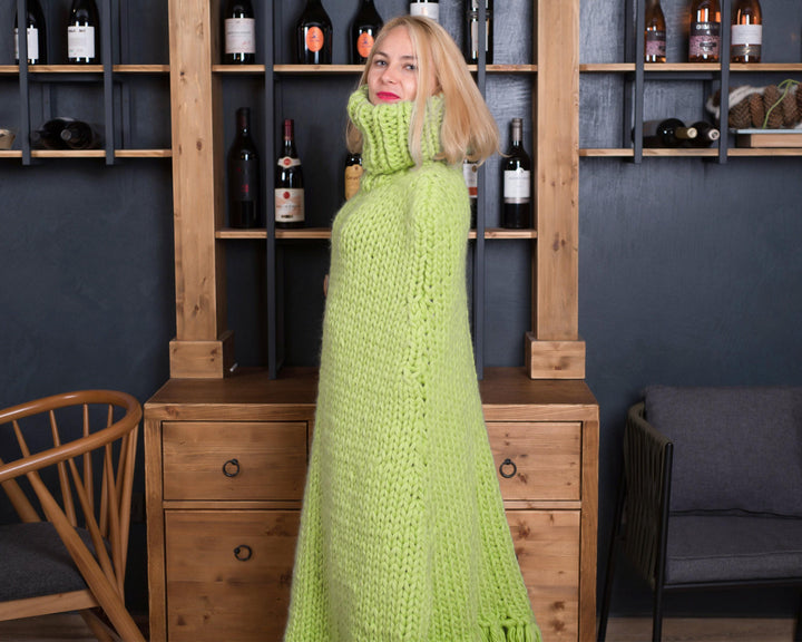 Green Wool Poncho – Hand Knitted Chunky Knit Body Cover T812M