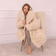 Grober cremefarbener Mohair-Cardigan – Handgestrickter Oversize-Pullover T2009