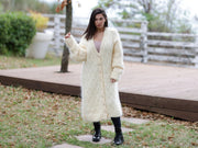 Cremefarbener Mohair Cardigan – Handgestrickter Zopfmusterpullover T1142