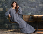Robe pull gris mohair, maxi robe poilue tricotée main à grosses mailles T848