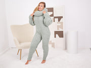 Catsuit aus 100 % Wolle – handgestrickter, extra langer Rollkragen-Body im englischen Rippenmuster T1694