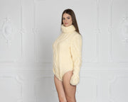 Cremefarbener Mohair-Catsuit – Flauschiger handgestrickter Zopfmuster-Bodysuit – Weicher Einteiler – T642