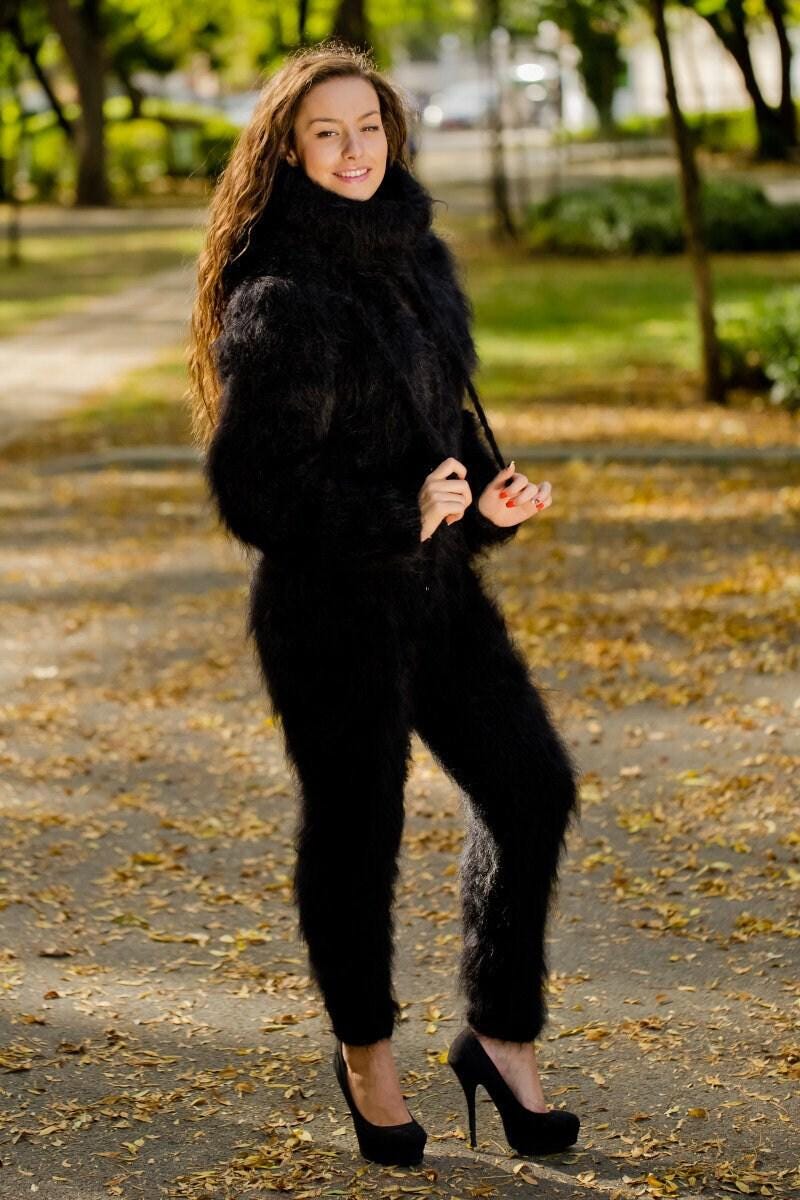 Schwarzer Mohair Catsuit – Grob gestrickter Kapuzen-Ganzkörperanzug – Flauschiger Einteiler – T170