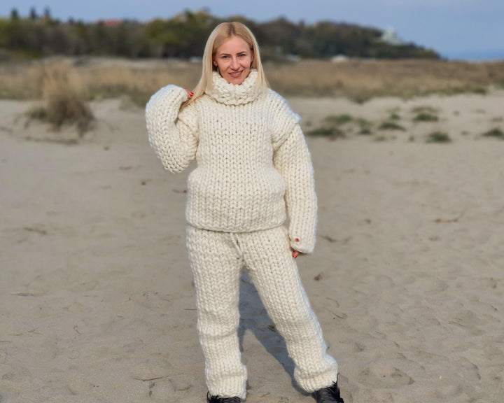Chunky Merino Wool Pants, Hand Knitted 2.5 kg Giant Arm Knit Trousers T909