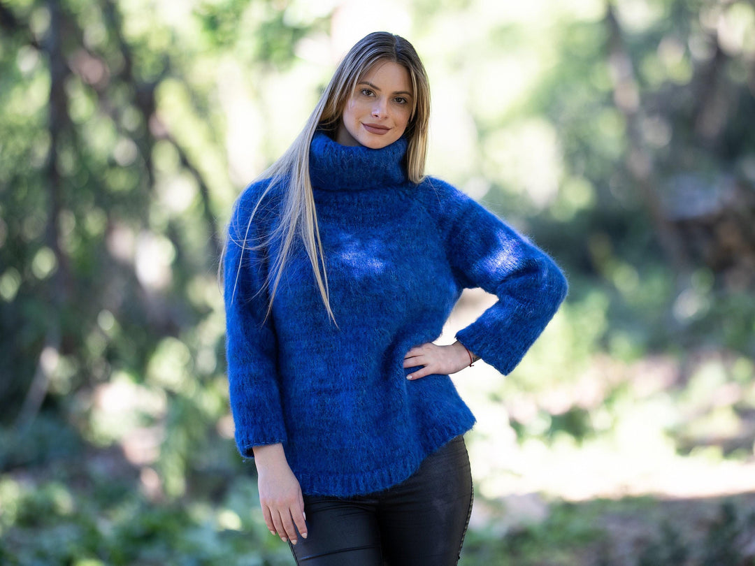One available in size L, 7 strands of fine alpaca yarn sweater T1220