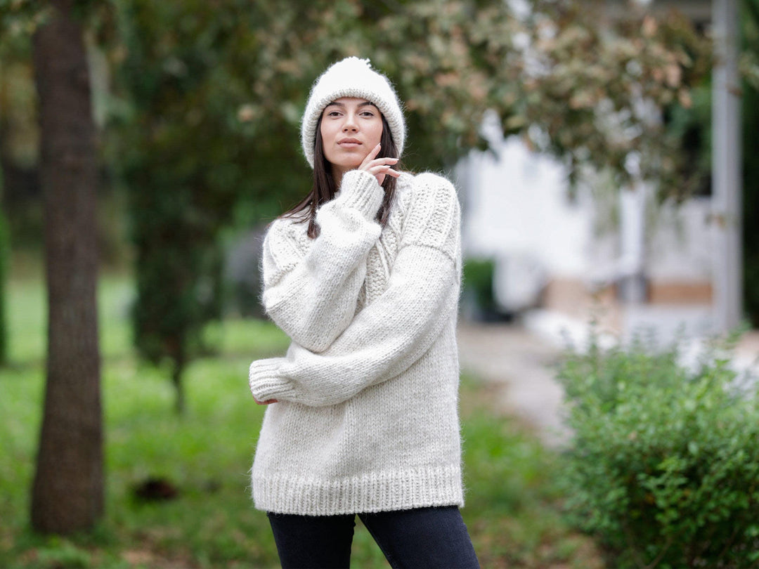 One available in size 5XL, Extra chunky alpaca mix sweater T1131