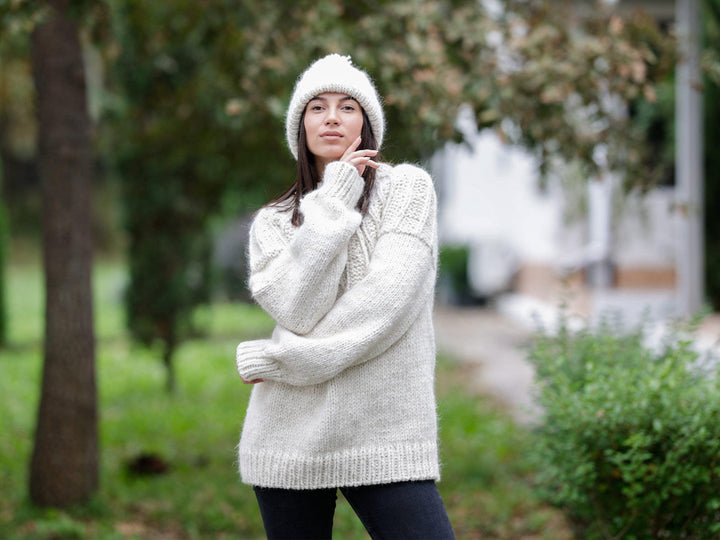 One available in size 5XL, Extra chunky alpaca mix sweater T1131