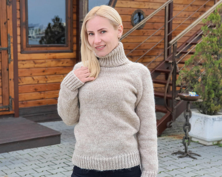 One available in size XS, Excuisit sweater made of yak, alpaca and merino  T926