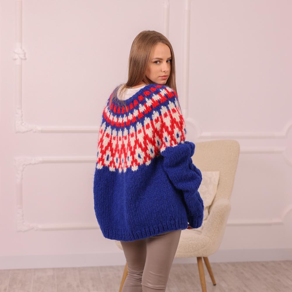 One available in size 8XL , Alpaca cardigan with Icelandic pattern 2003