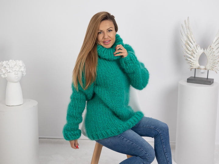 10-Strand Green Mohair Sweater – Hand-Knitted Chunky Fuzzy Jumper T1750