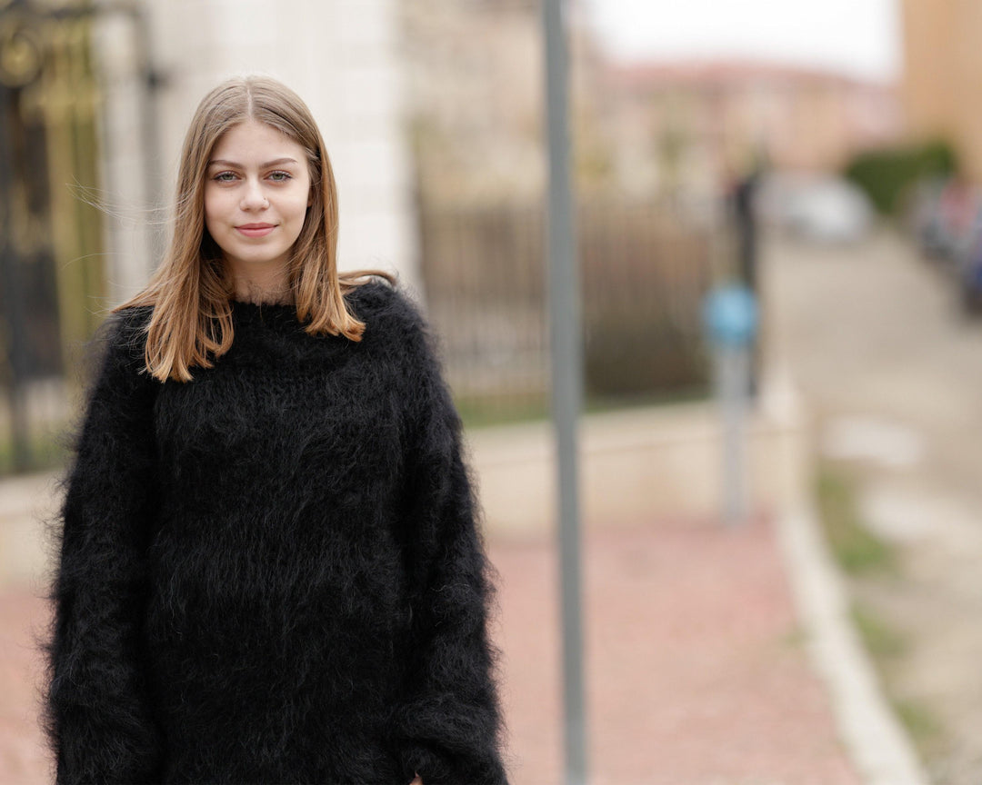 Black Mohair Sweater – Hand-Knitted Big-Needle Fluffy Transparent Pullover T1371