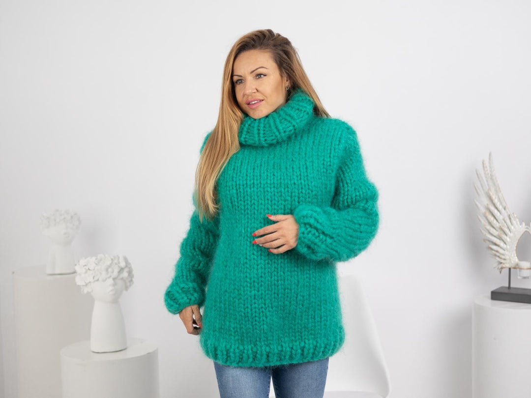 10-Strand Green Mohair Sweater – Hand-Knitted Chunky Fuzzy Jumper T1750