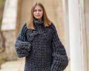 40-Strang Grauer Mohairpullover – Schwerer, flauschiger, handgestrickter, dicker Oversize-Pullover T1374