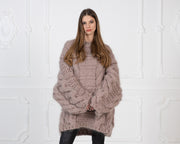 Pull oversize ample en mohair beige tricoté main à grosses torsades T992W