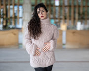 Flauschiger beiger Spitzen-Mohair-Pullover – Handgestrickter weicher Pullover T842