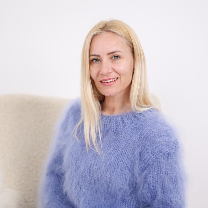 Fluffy Mohair Sweater – Hand-Knitted Hairy Fuzzy Big-Needle Pullover by Tiffy Mohair T1902