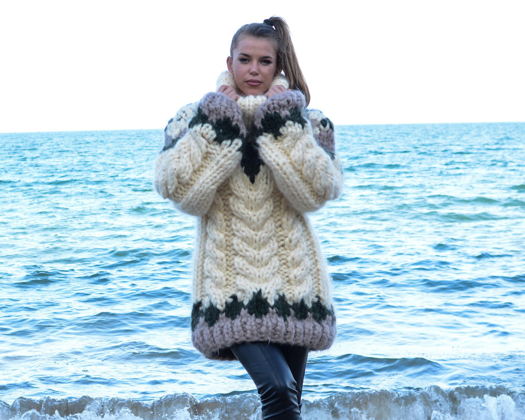 Icelandic Mohair Sweater – 4 kg 15-Strand Hand-Knitted Chunky Nordic Pullover T675
