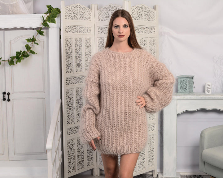 Beige Ribbed Mohair Sweater – Hand-Knitted Thick Fluffy Oversized Crewneck Pullover T795W