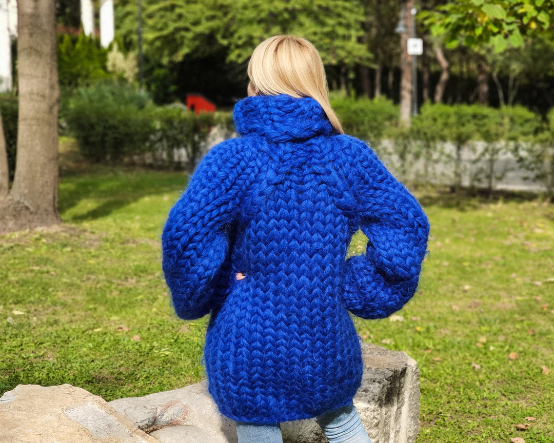 Hand-Knitted 25-Strand Mohair Sweater – Blue Oversized Long-Haired Fluffy Jumper T896