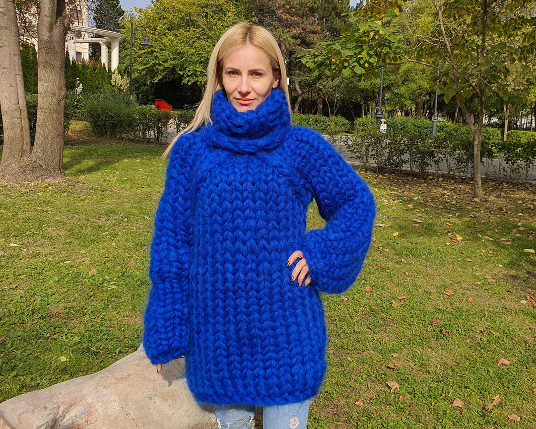 Hand-Knitted 25-Strand Mohair Sweater – Blue Oversized Long-Haired Fluffy Jumper T896
