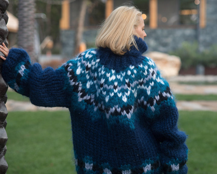 Chunky 15-Strand Icelandic Mohair Sweater – Hand-Knitted Huge Turtleneck Pullover T837M