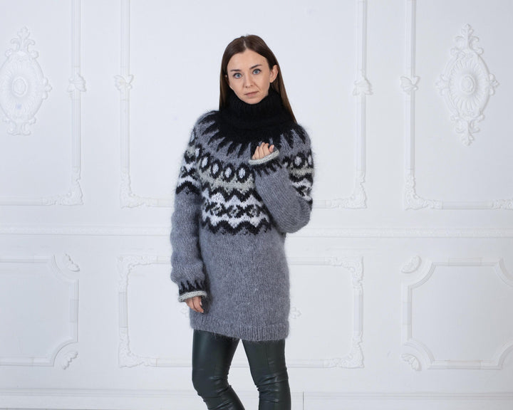 Grey Icelandic Mohair Sweater – Hand-Knitted Lopapeysa Wool Pullover for Women T982M