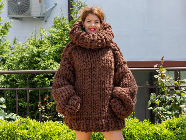 10-Strand Chunky Wool Sweater – Hand-Knitted Brown Oversized Pullover T1229