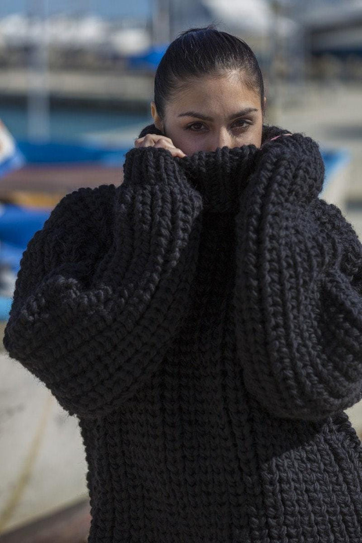 3 kg Oversized Wool Sweater – Thick Hand-Knitted Jumper T575