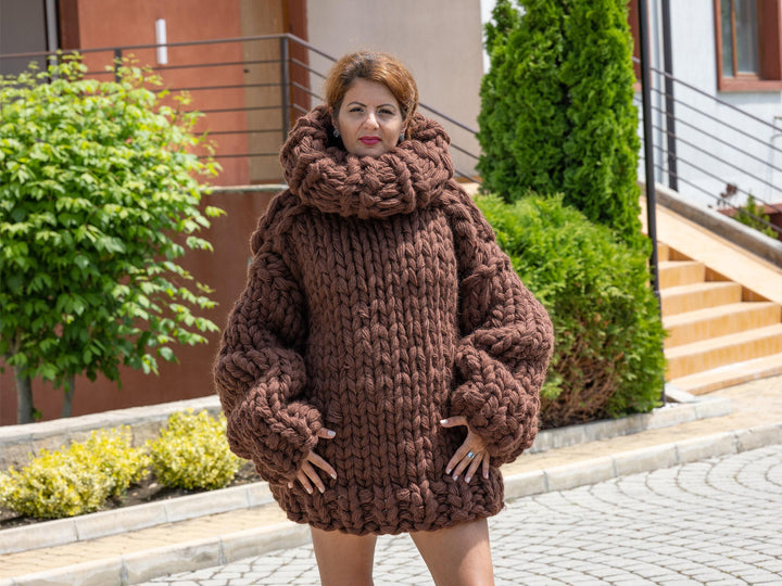 10-Strand Chunky Wool Sweater – Hand-Knitted Brown Oversized Pullover T1229
