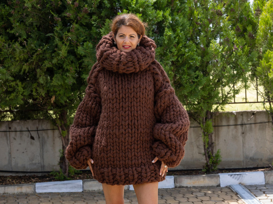 10-Strand Chunky Wool Sweater – Hand-Knitted Brown Oversized Pullover T1229