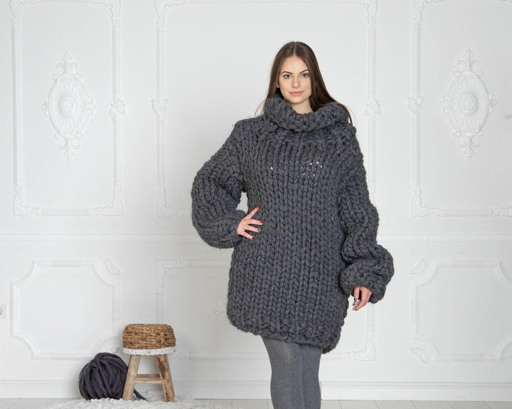 12-Strand Chunky Wool Sweater – Hand-Knitted Gray Oversized Pullover T634W