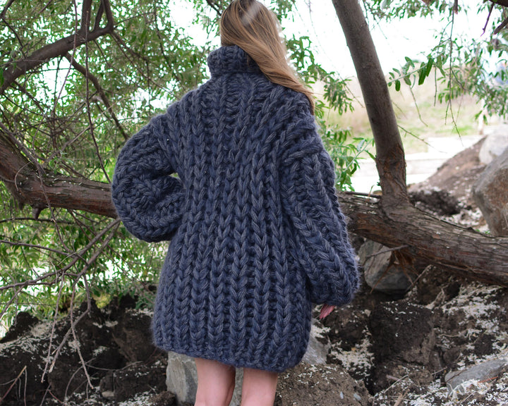 8-Strand Chunky Gray Sweater – Hand-Knitted Wool and Mohair Mix Pullover T787W
