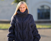 5-fädiger dicker Wollpullover aus Denimblau – Massiver Zopfstrickpullover aus Wolle T1447