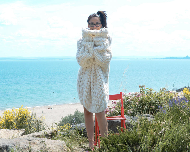 3 kg Oversized Wool Sweater – Thick Hand-Knitted Cream Fisherman Rib Jumper T786W