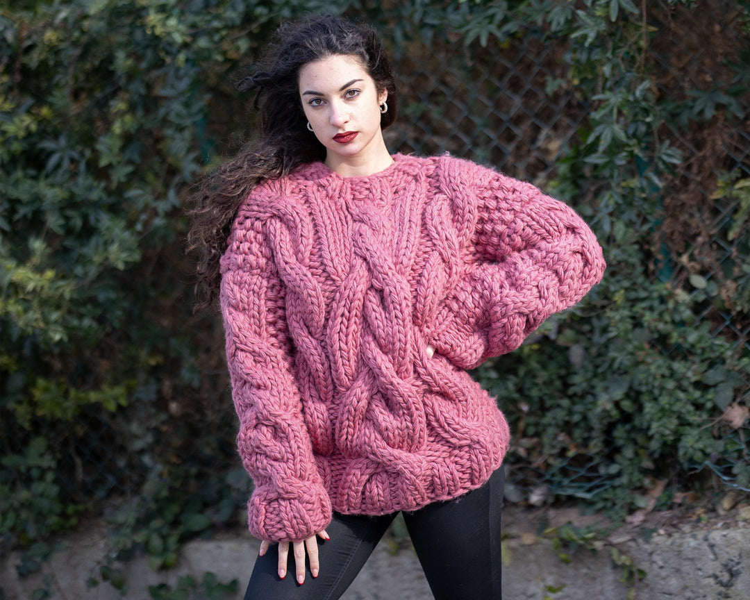 Ash Pink Wool Sweater – Hand-Knitted Oversized Women’s Cable Crewneck Pullover T817