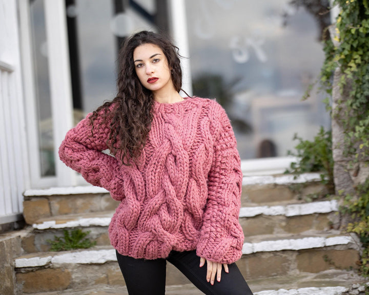 Ash Pink Wool Sweater – Hand-Knitted Oversized Women’s Cable Crewneck Pullover T817