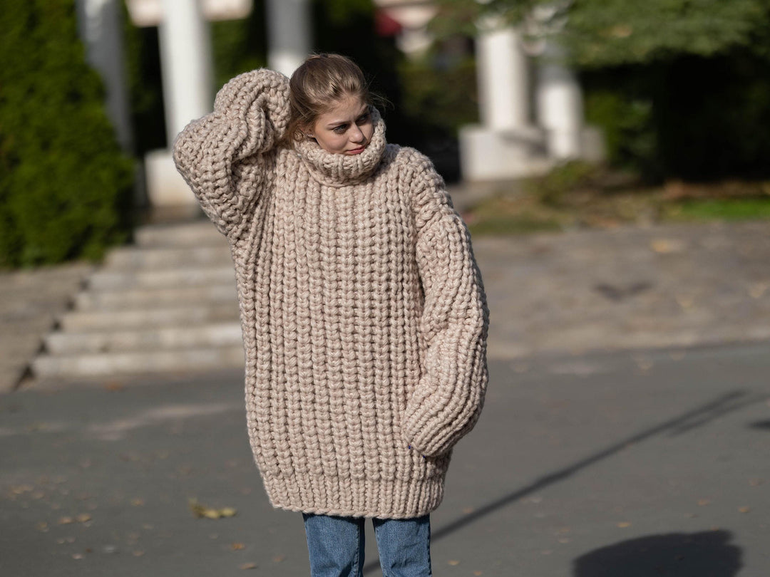 Chunky Soft Sweater – Hand-Knitted Pullover in Extra Fine Merino Wool T1283