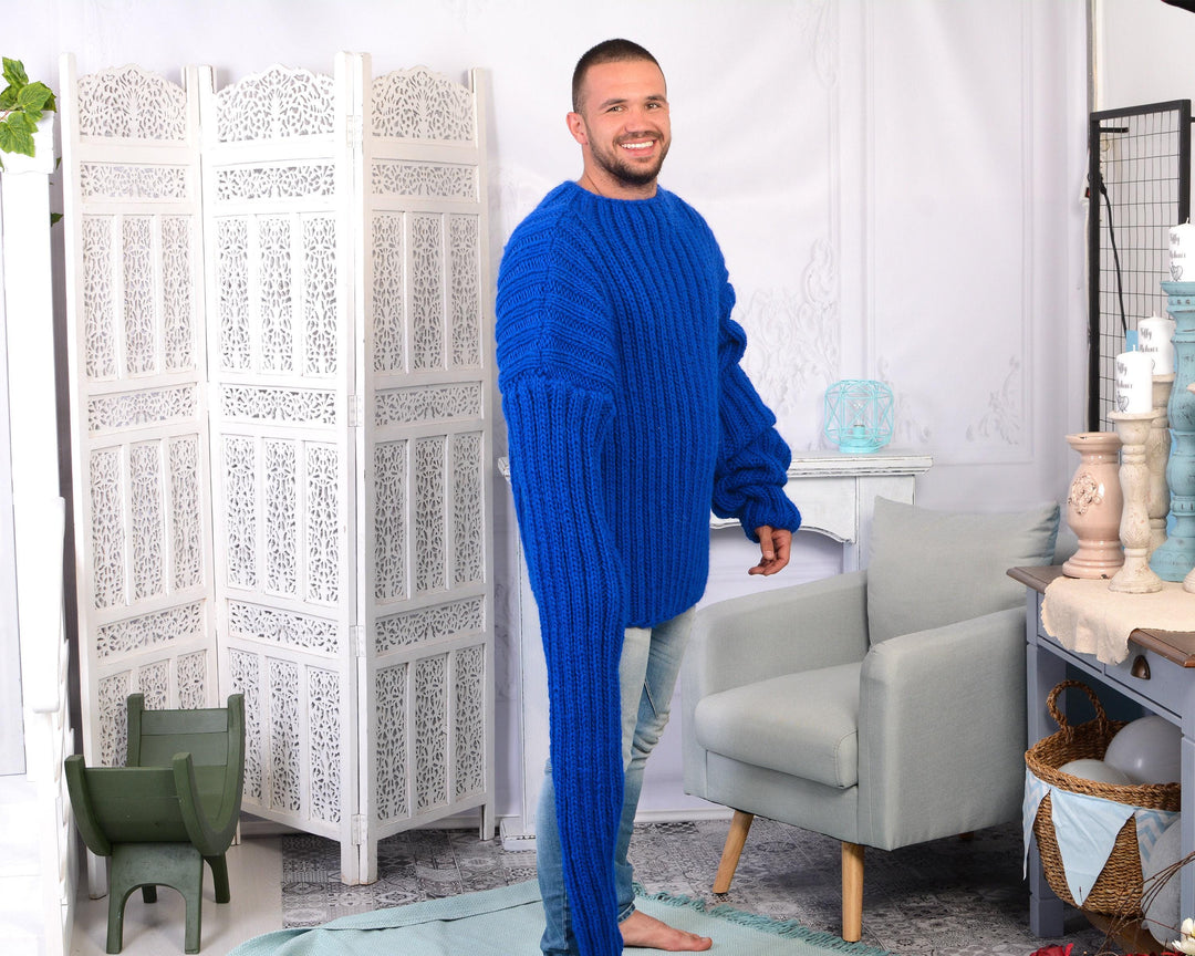Men’s Ribbed Blue Wool Sweater – Hand-Knitted Chunky Pullover with Extra Long Sleeves T781M