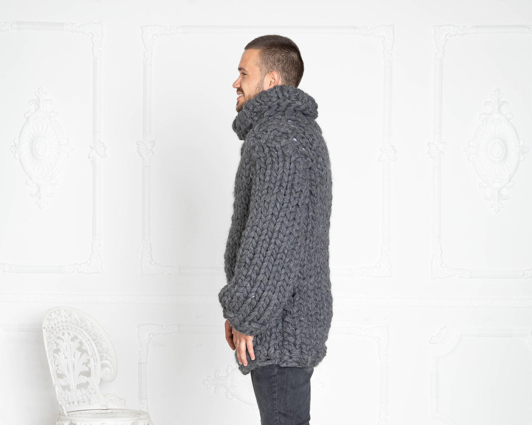 12-Strand Chunky Knit Wool Sweater – Hand-Knitted Gray Pullover T634M