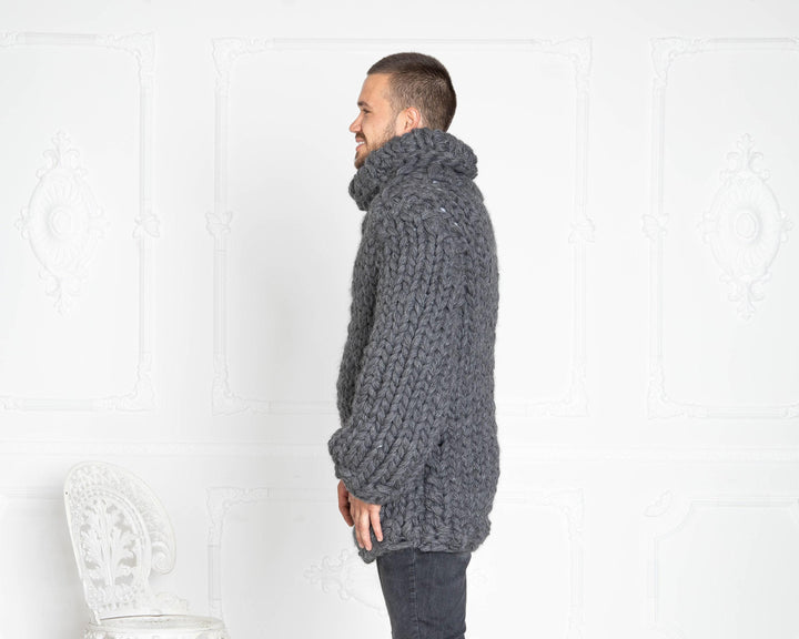 12-Strand Chunky Knit Wool Sweater – Hand-Knitted Gray Pullover T634M