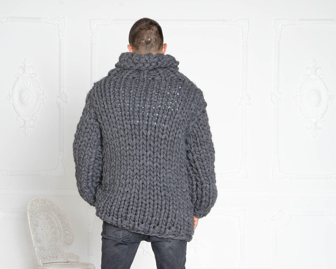 12-Strand Chunky Knit Wool Sweater – Hand-Knitted Gray Pullover T634M
