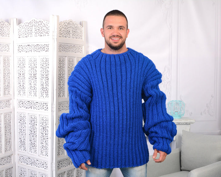 Men’s Ribbed Blue Wool Sweater – Hand-Knitted Chunky Pullover with Extra Long Sleeves T781M